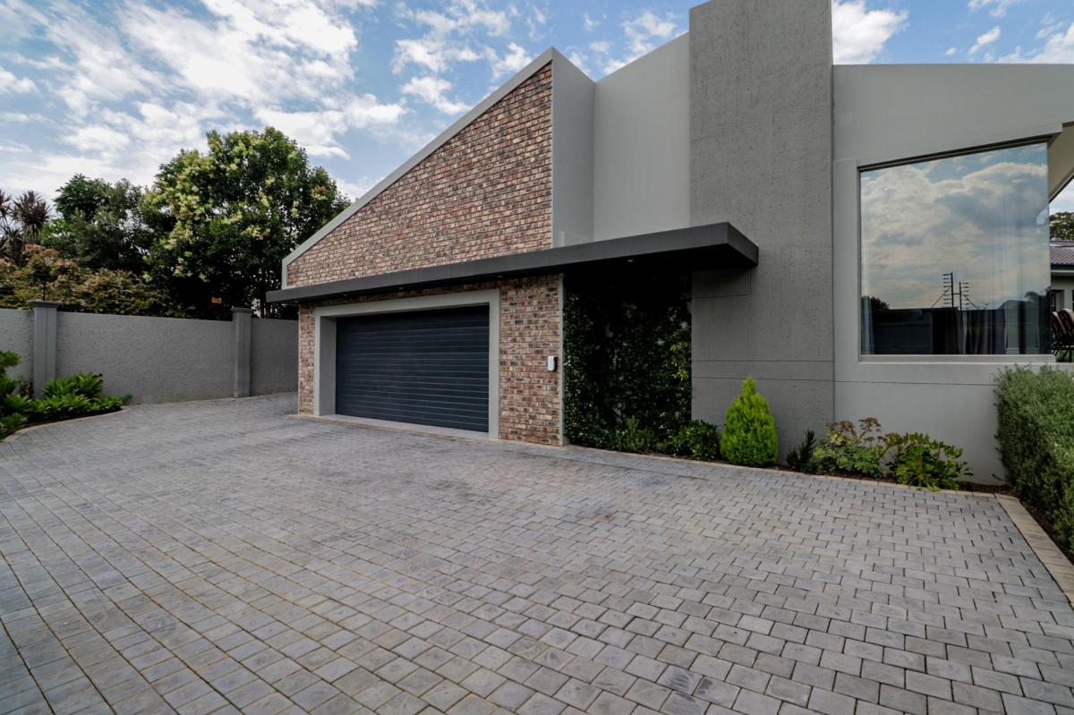 Top Billing Home IOL Property