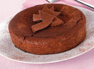Torta al cioccolato fatta con le uova di Pasqua