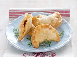 Panzerotti fritti alla salsiccia