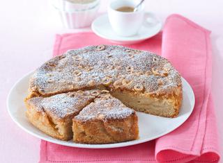 Torta di mele facile con nocciole