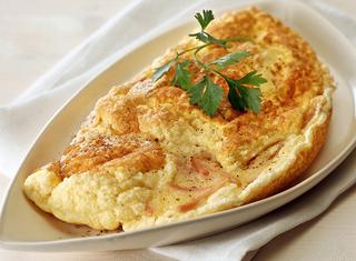 Omelette soufflé prosciutto e formaggio