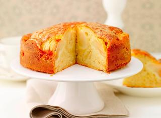 Torta di mele soffice con crema alla cannella