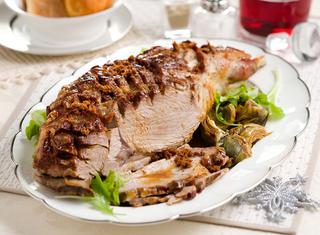 Cosciotto di agnello al forno con carciofi