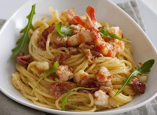 Spaghetti alla carbonara con i gamberi