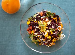 Insalata di riso venere con condimento agrodolce