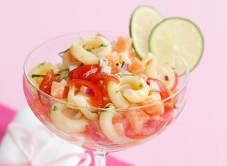 Insalata di pasta al salmone fresco