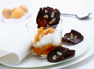 Bicchierini dolci con nespole speziate