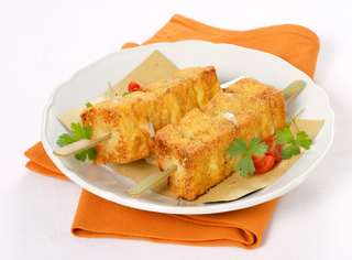 Bastoncini di mozzarella sullo spiedo