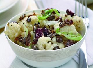 Cavolfiore bollito con capperi e olive