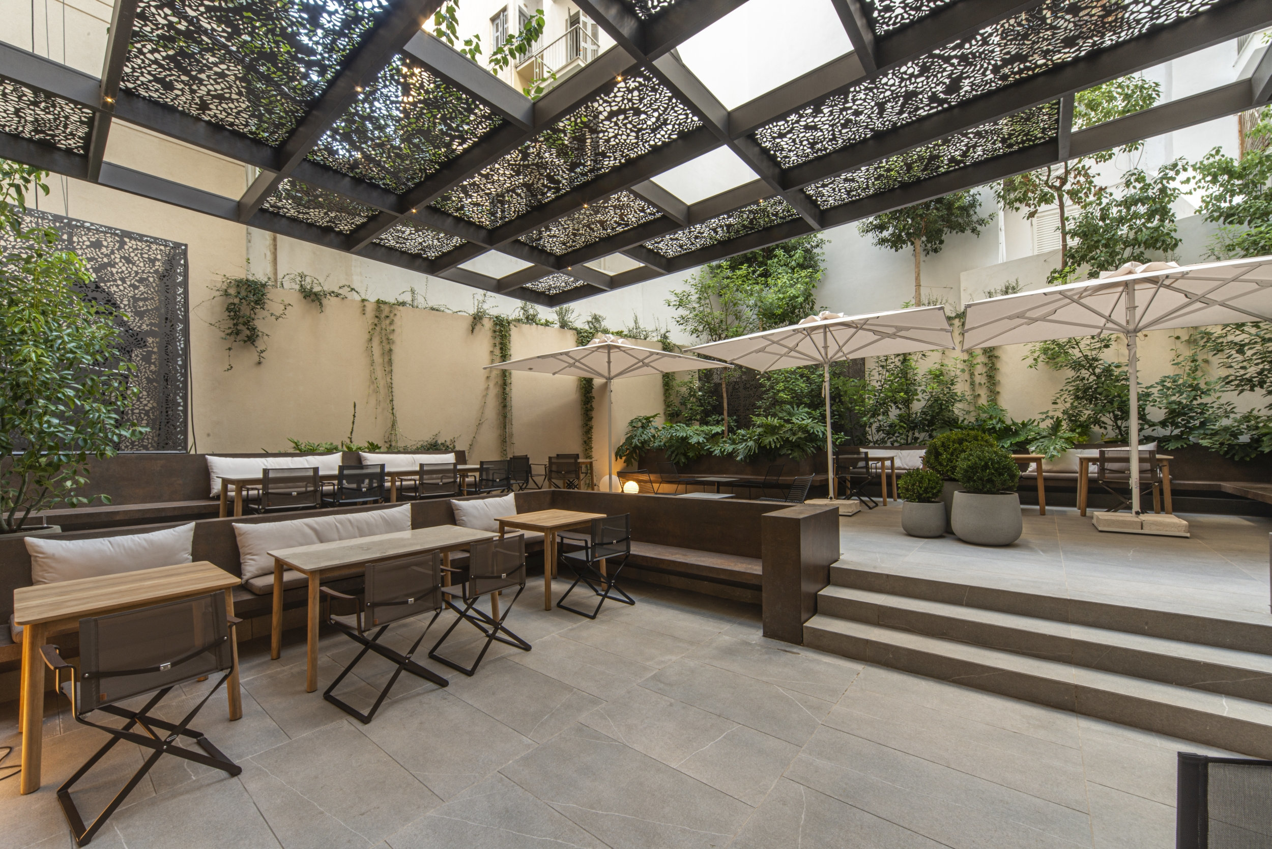 CAFE RESTAURANT