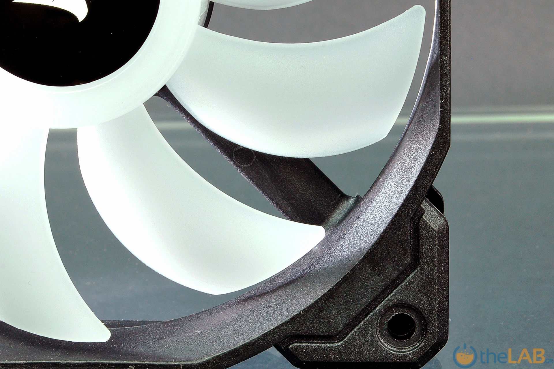large.CorsairSP120RgbPro_34_0379.jpg