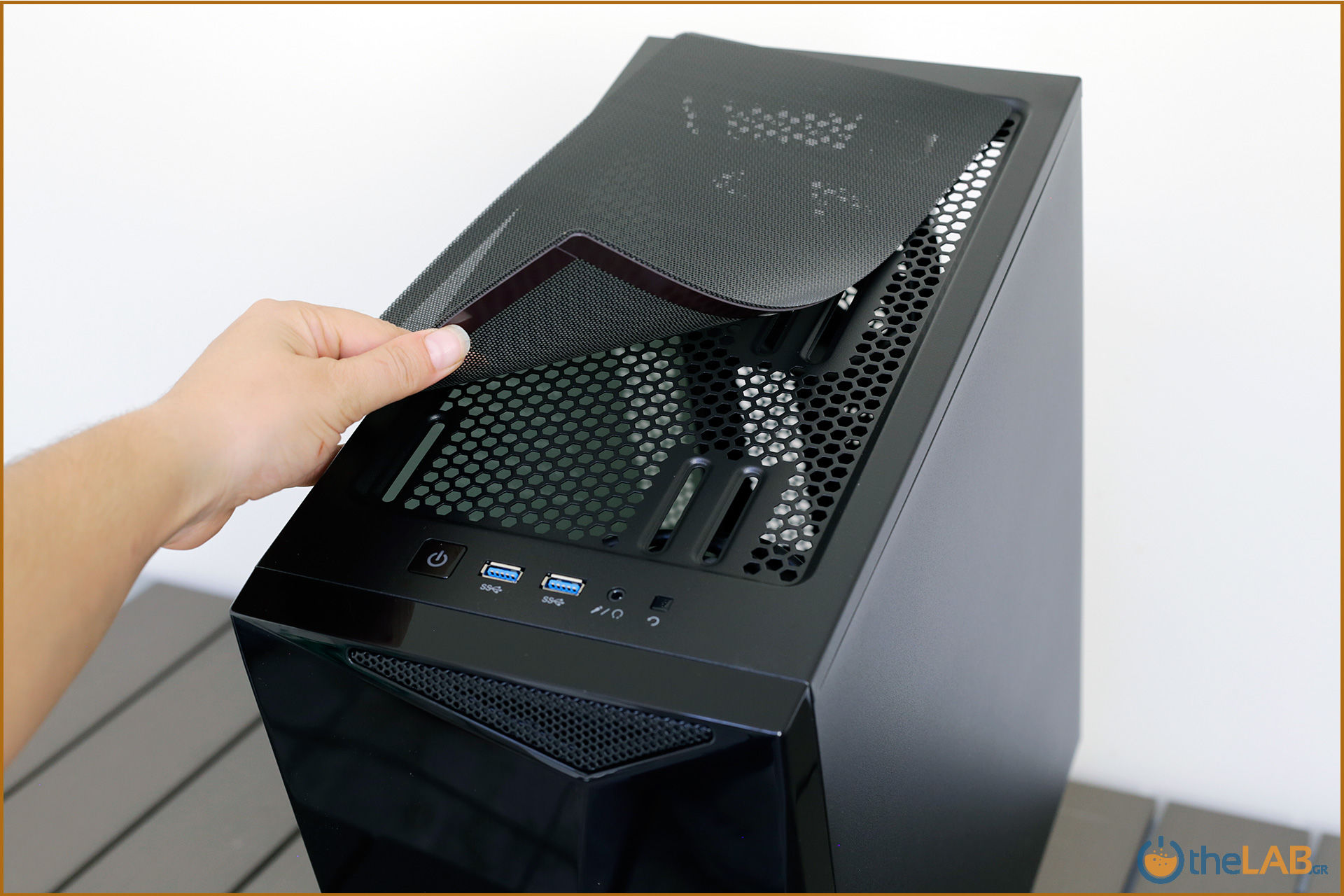 large.corsair_carbide_spec_delta_rgb_gaming_case_review_packaging_exterior_interior_design_image161.jpg