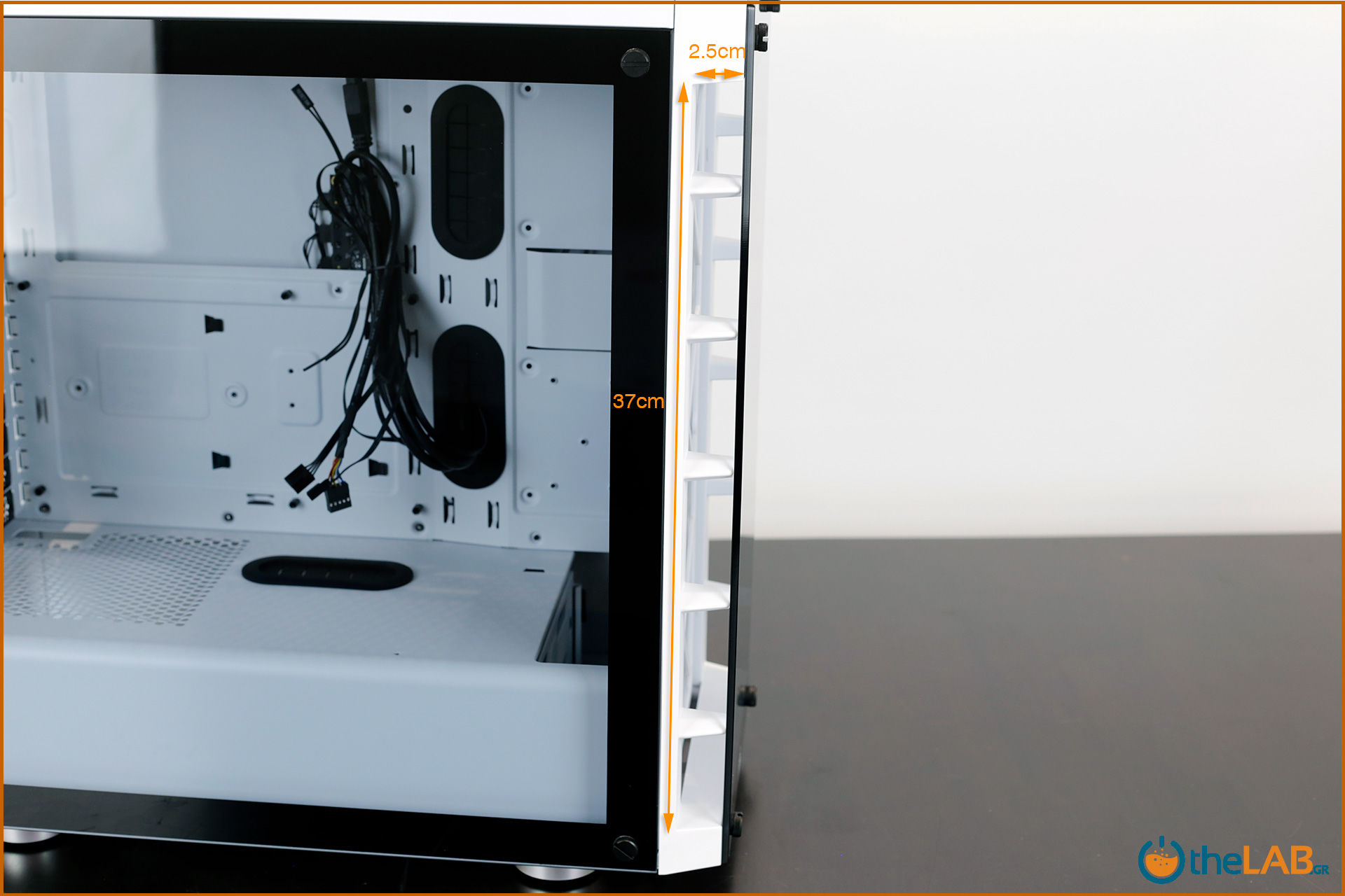 large.Corsair_icue_465x_rgb_smart_case_exterior_review_image429.jpg