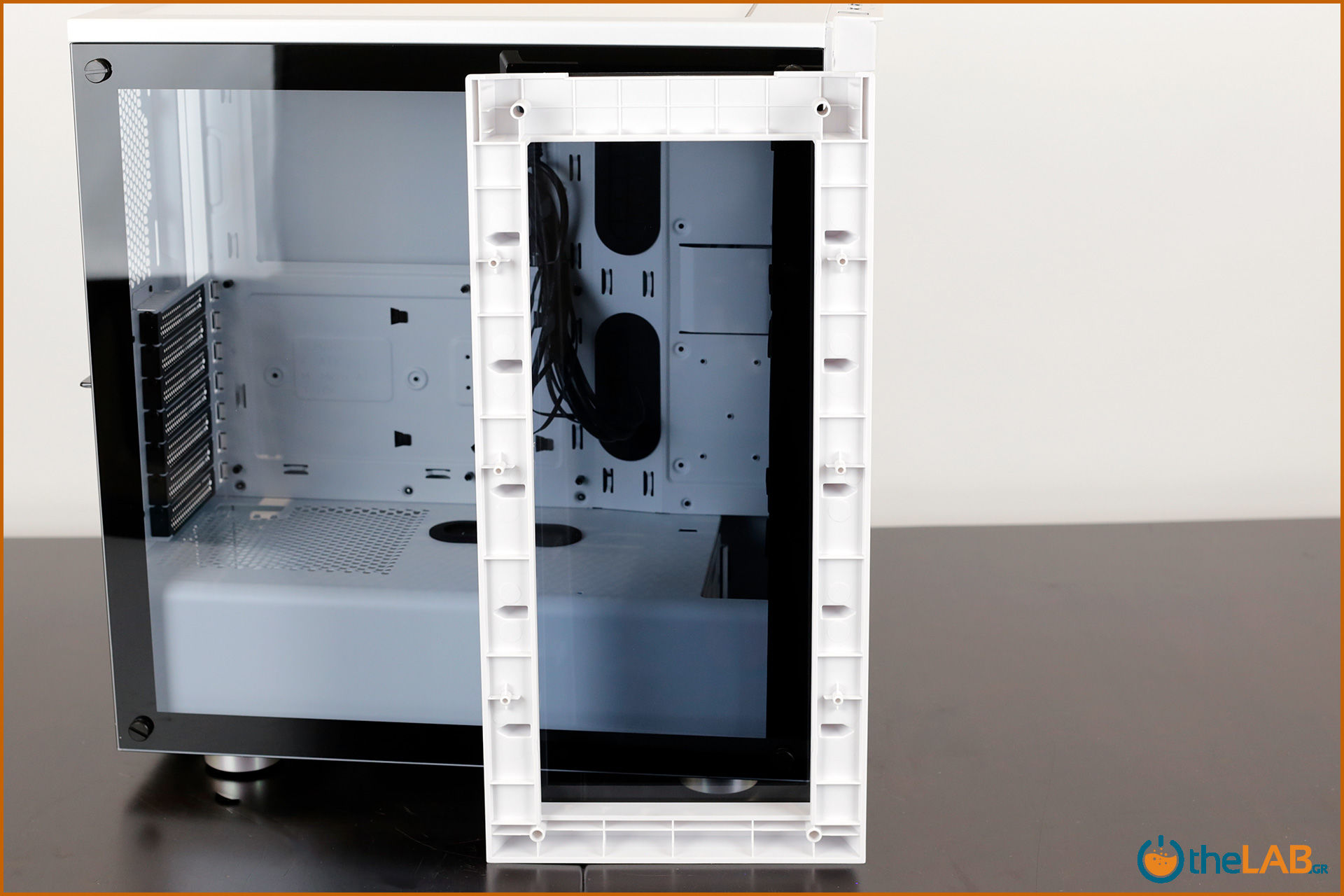 large.Corsair_icue_465x_rgb_smart_case_exterior_review_image432.jpg
