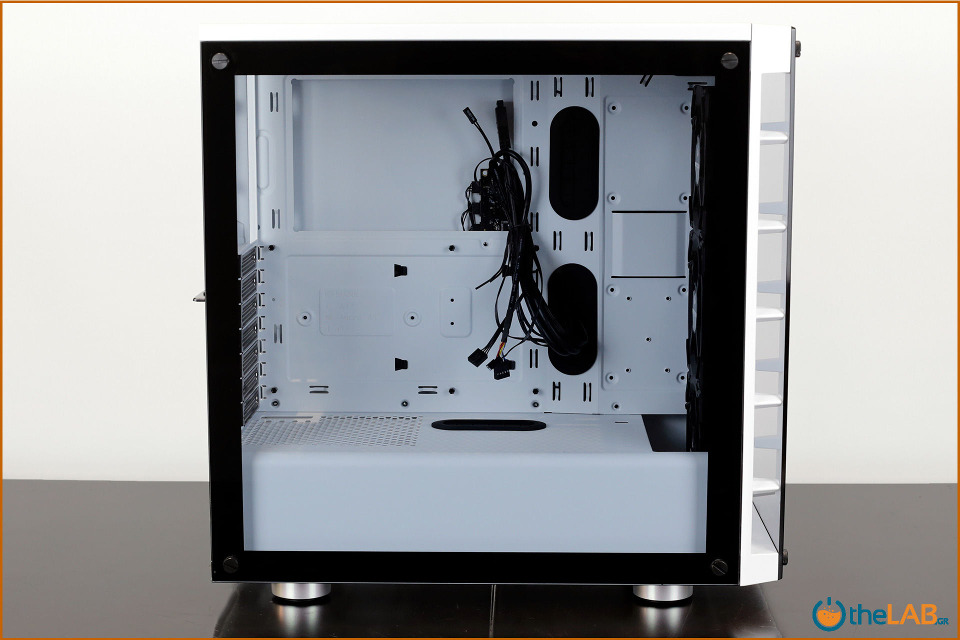 large.Corsair_icue_465x_rgb_smart_case_exterior_review_image438.jpg