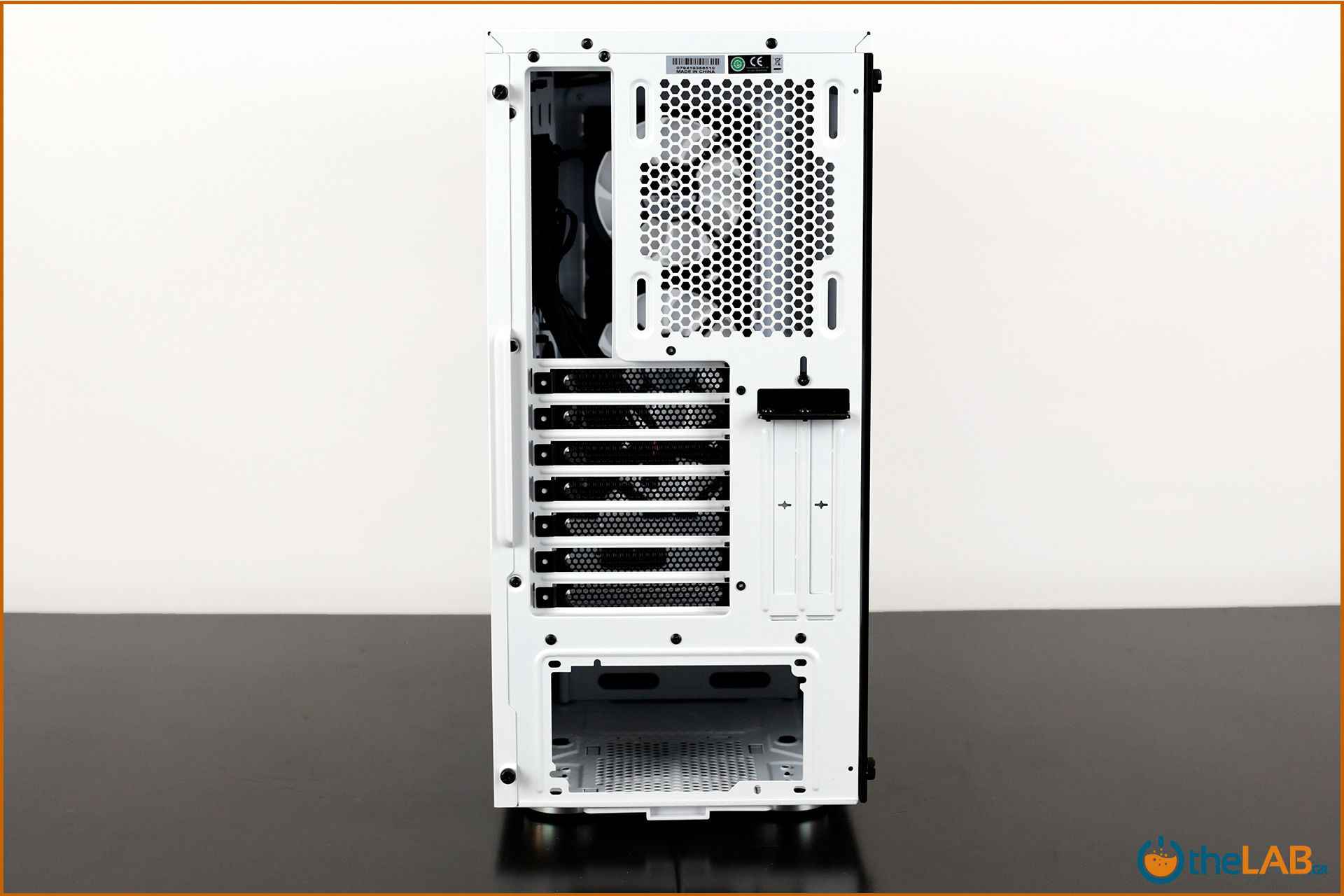 large.Corsair_icue_465x_rgb_smart_case_exterior_review_image440.jpg