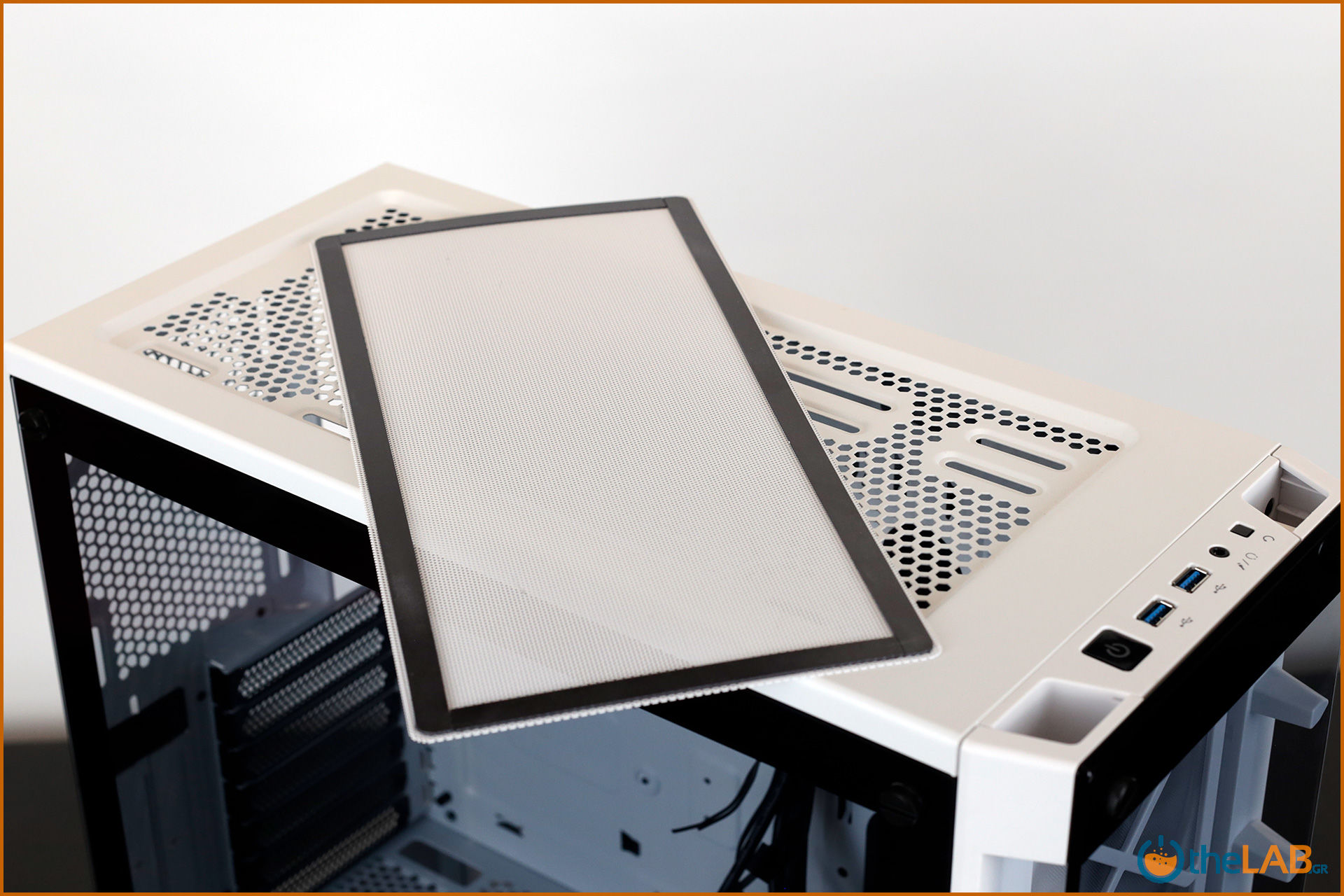 large.Corsair_icue_465x_rgb_smart_case_exterior_review_image451.jpg
