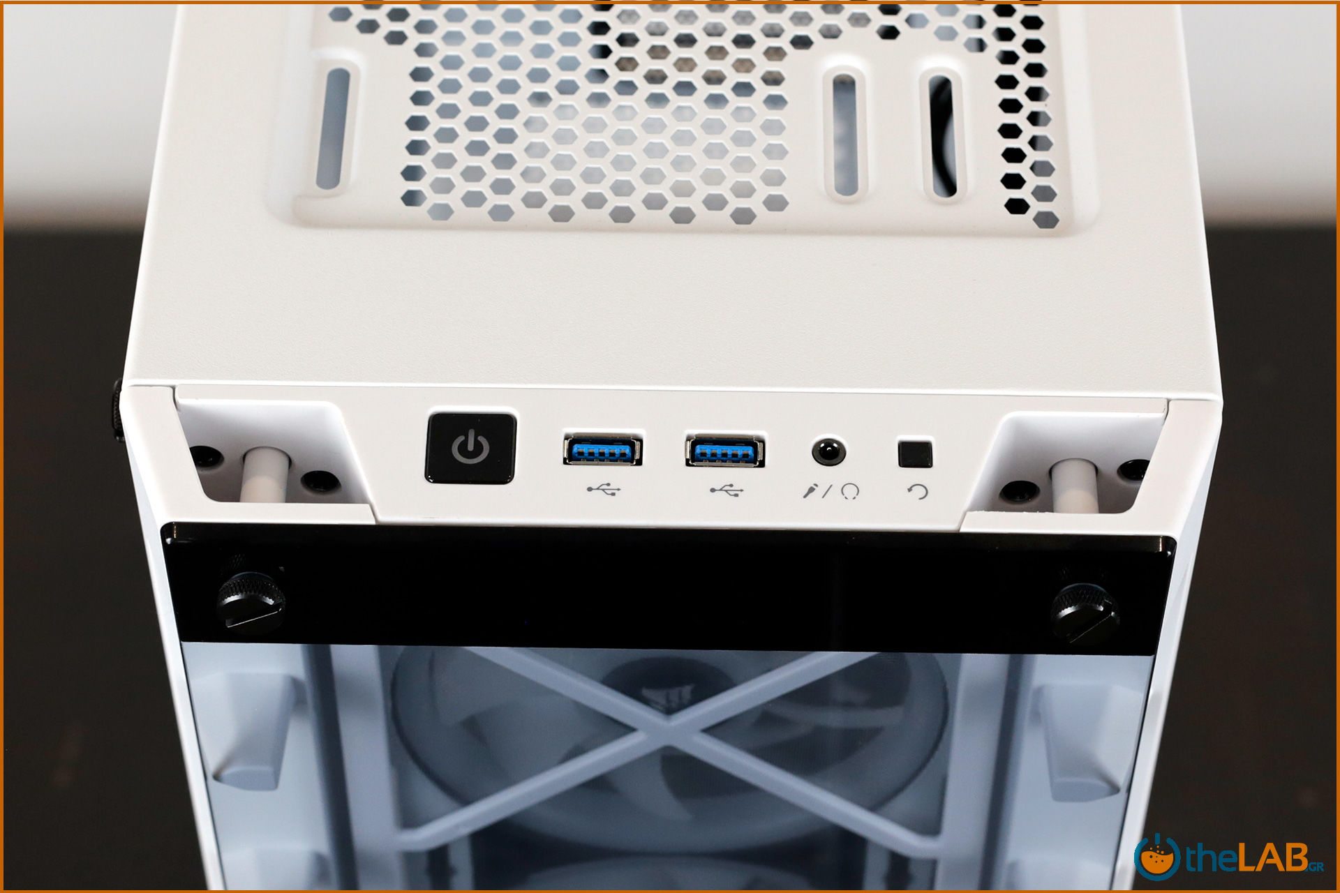 large.Corsair_icue_465x_rgb_smart_case_exterior_review_image453.jpg