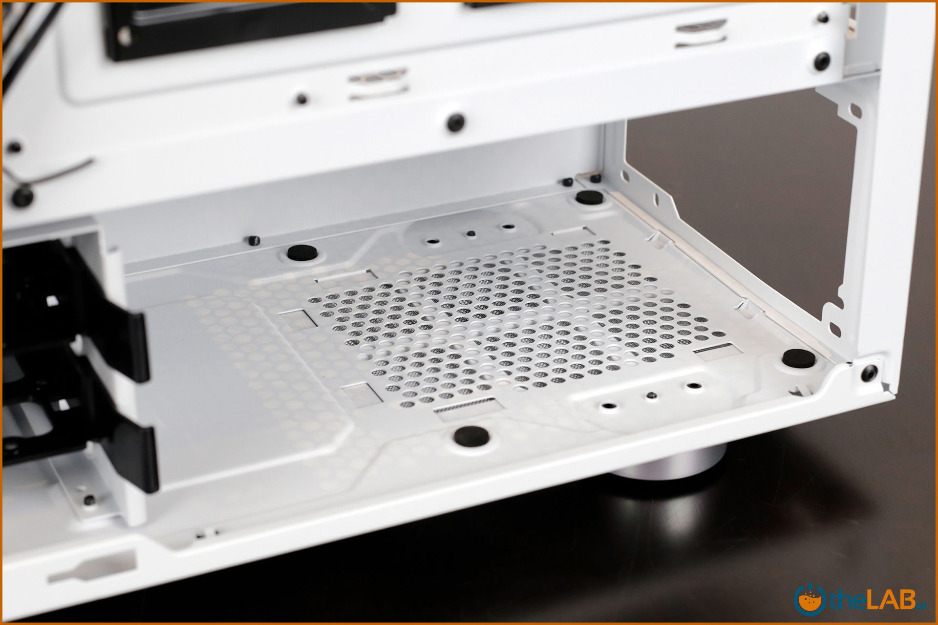 large.Corsair_icue_465x_rgb_smart_case_interior_review_image469.jpg