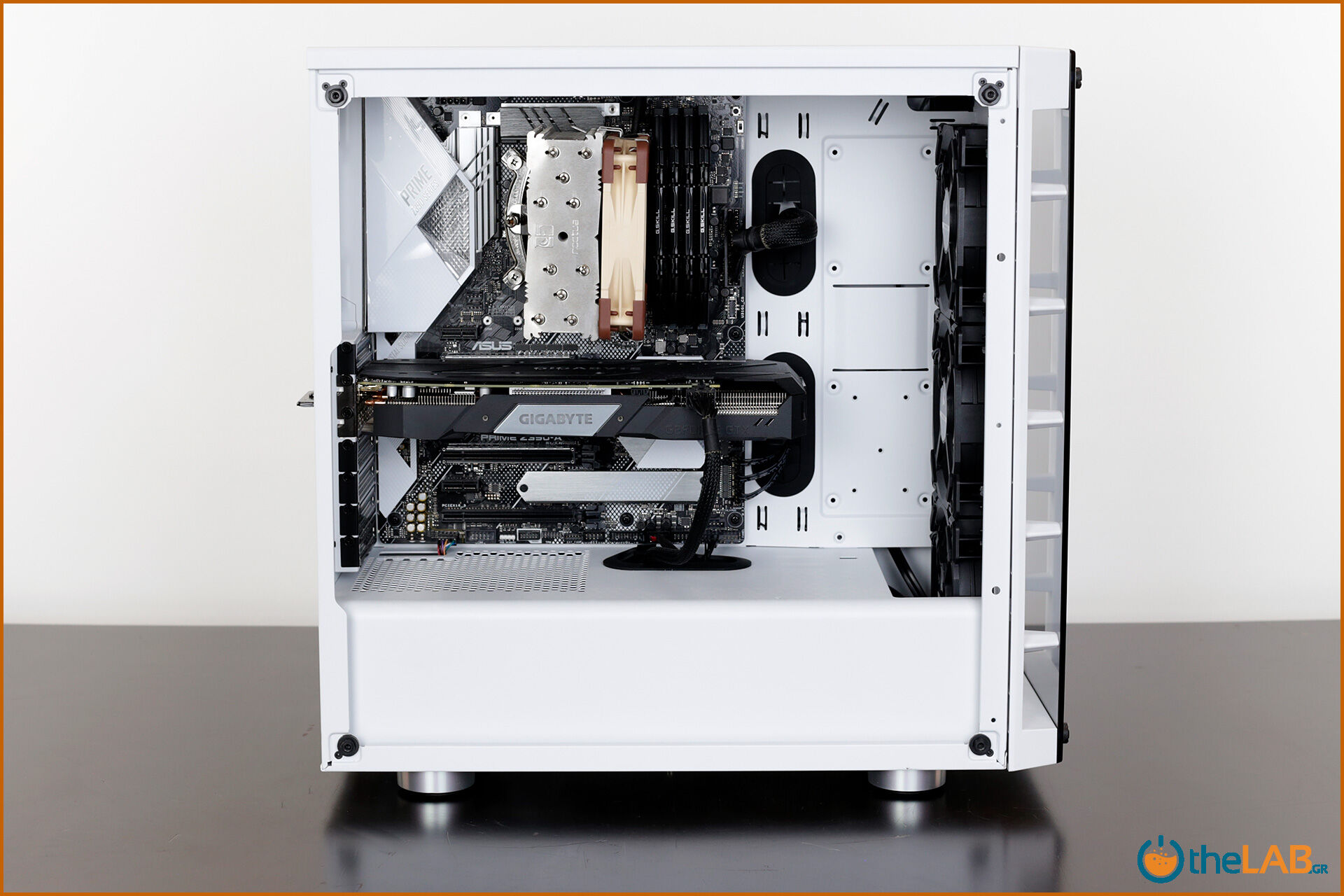 large.Corsair_icue_465x_rgb_smart_case_interior_review_image489.jpg