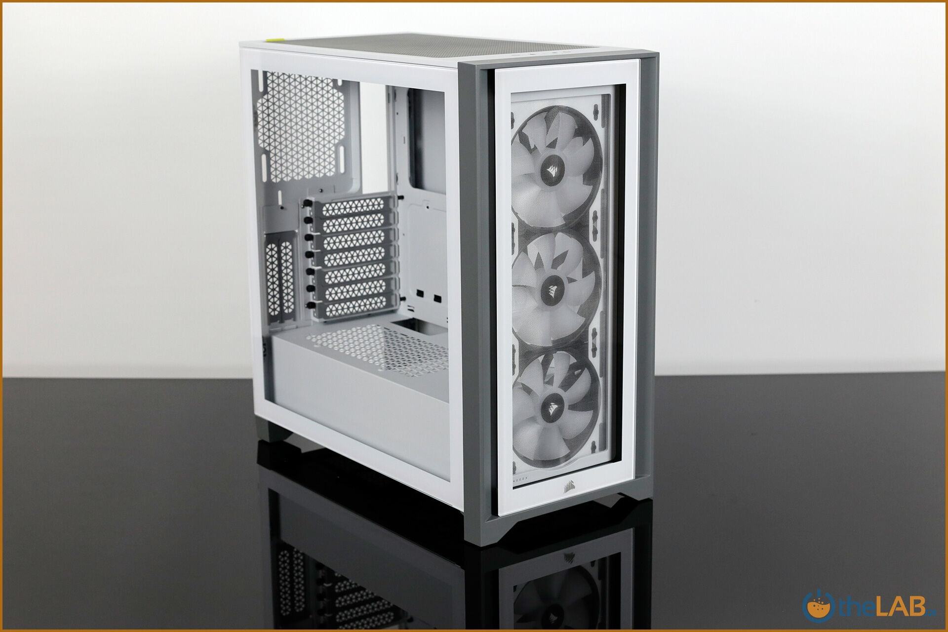 large.Corsair_icue_4000x_rgb_case_smart_exterior_interior_mid_tower_gaming_case_smart_review_image549.jpg