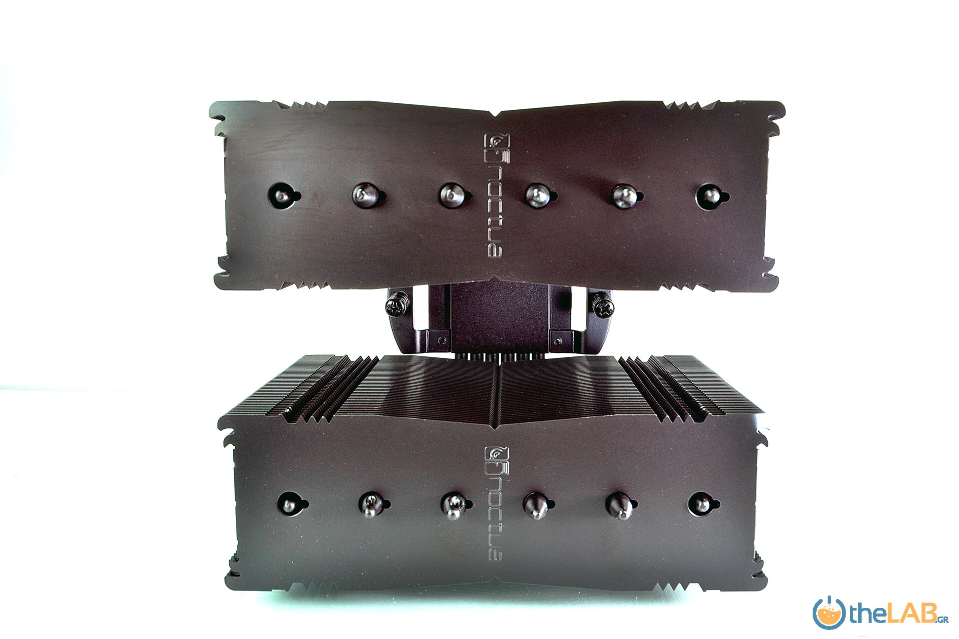 large.151378284_E-8_NoctuaNH-D15chromax.black_42_0389.jpg