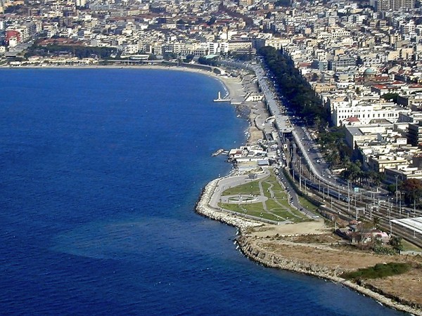 Reggio_calabria_veduta_del_lungomare_dall'alto