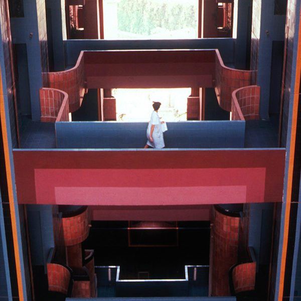 07-walden-7-courtyard