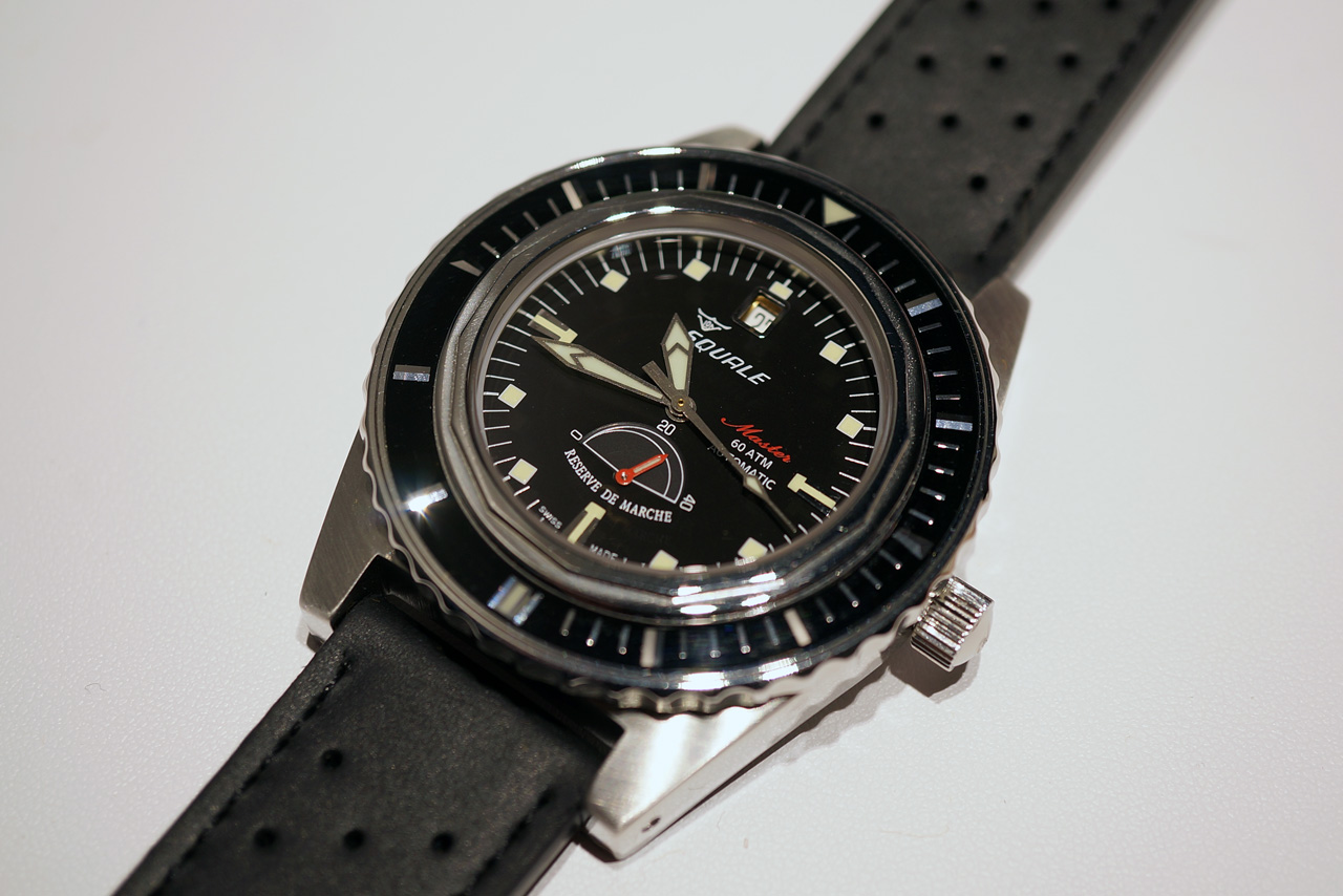 Squale Master i stål med svart bezel og urskive.