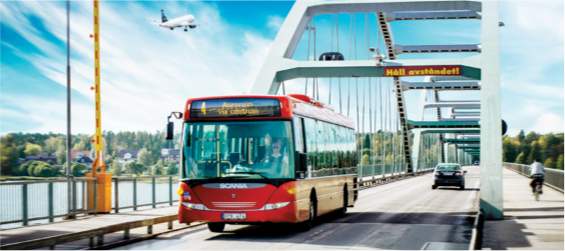 Bild på LLT buss som kör över bergnäsbron