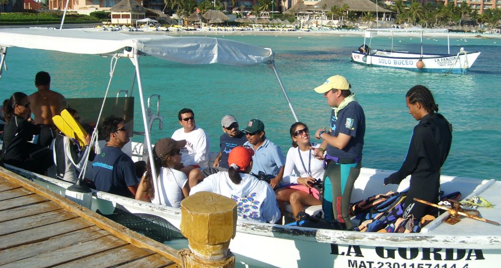 whale-shark-guide-training-mexico-2