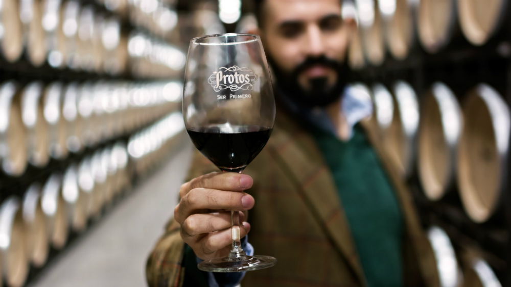 Bodegas Protos look smart-casual