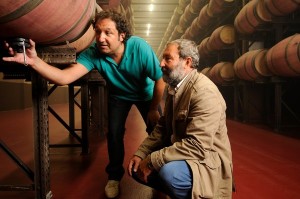 Angel Anocibar y Pascal Delbeck en la sala de barrica