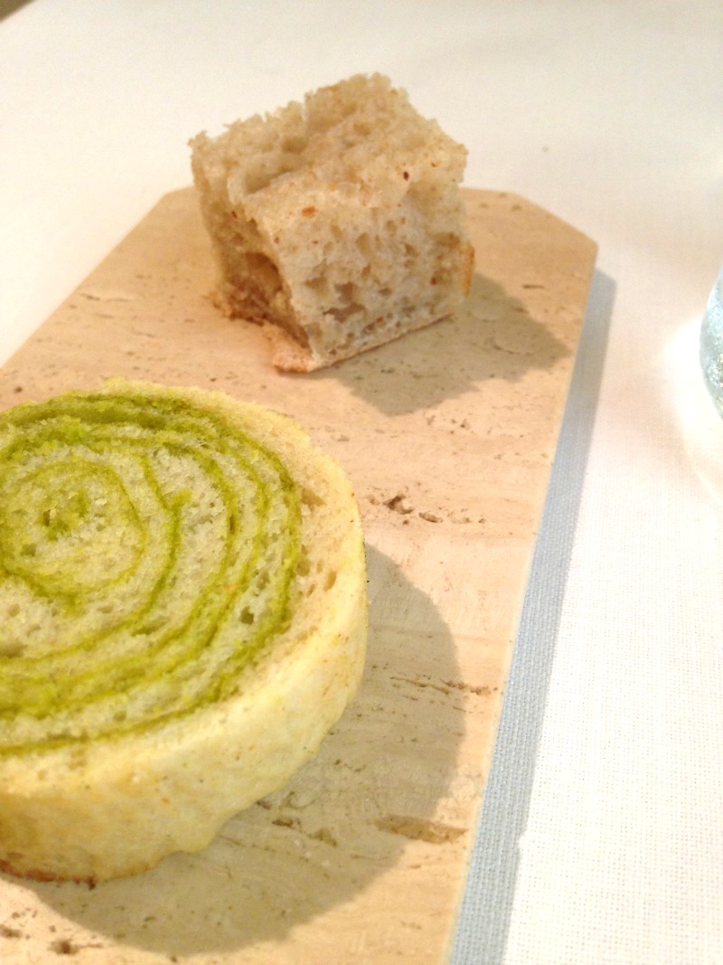 Aponiente: brioche plancton y focaccia miso
