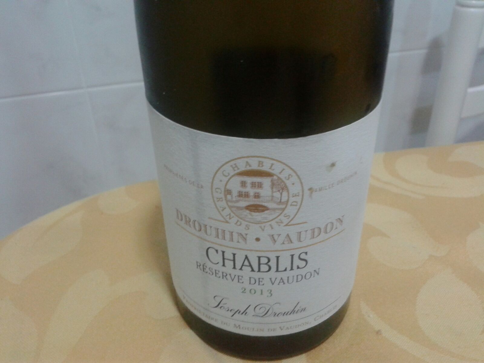 El chablis de rigor... jovencito