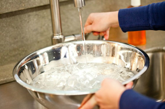 preparar bol con hielo