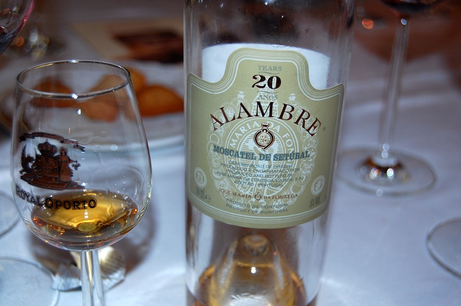 Con el postre otro vino original.