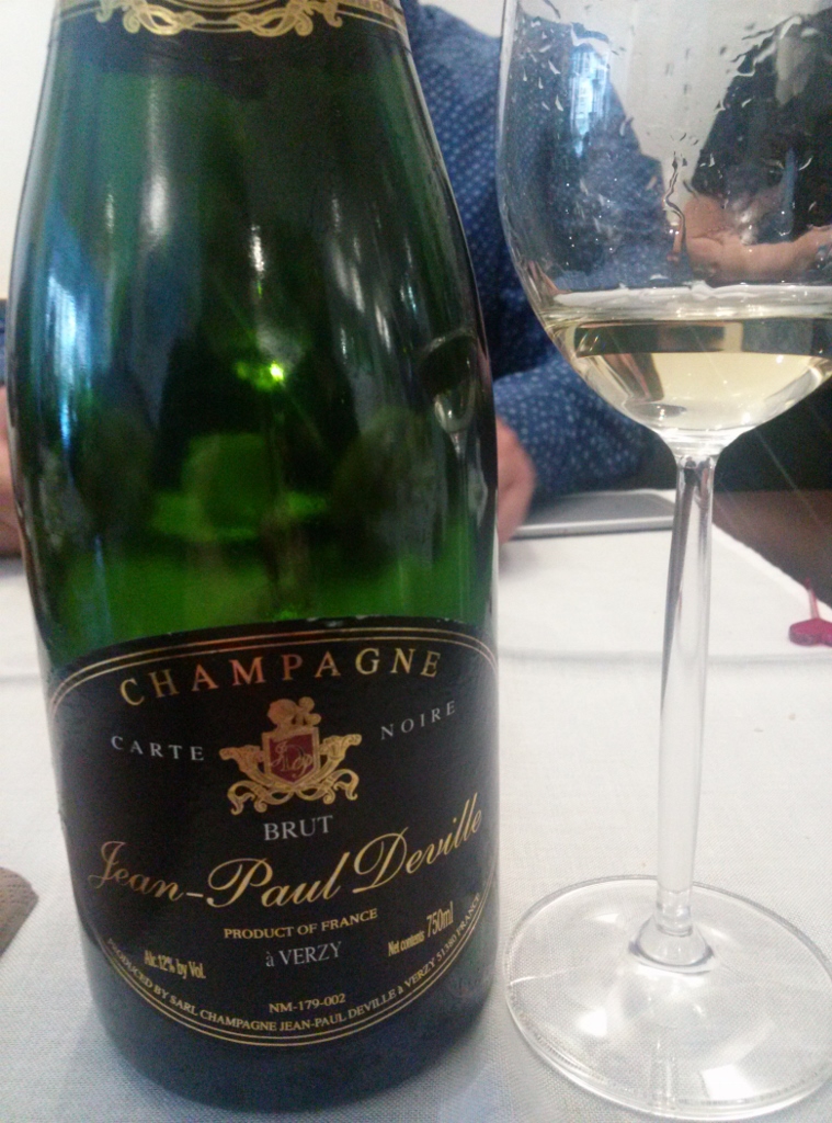 Champagne 75% PN y 25% Chardonnay (comida La Cepa Vieja)