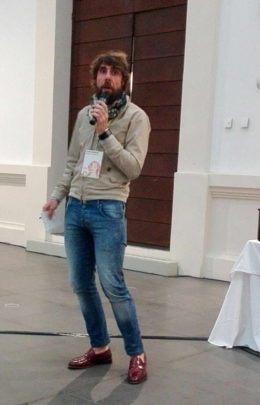 César Fernández presentando Cuáquero III Millenium 2015 durante la cata del CRDO Ribeiro