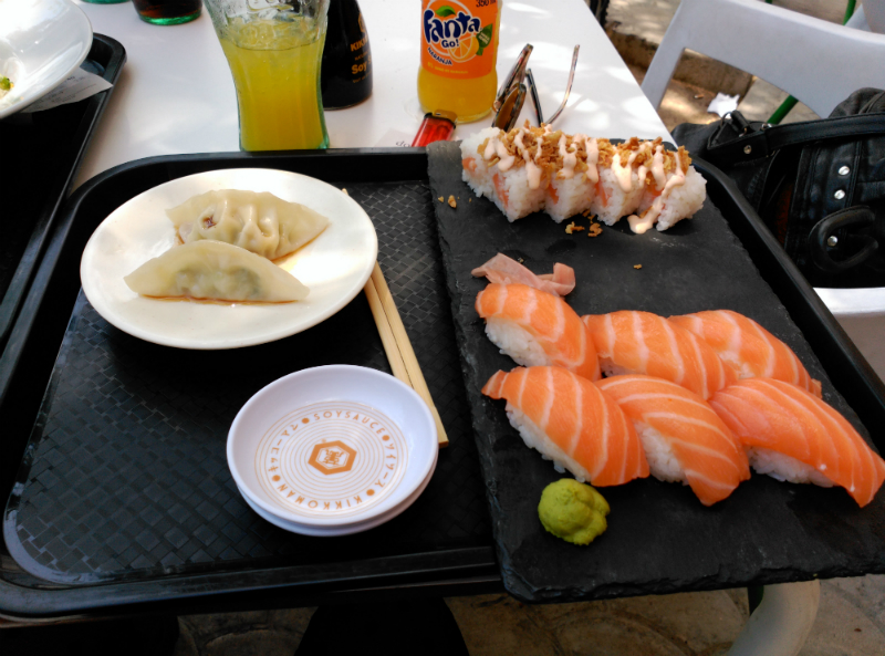 Menú de Niguiris, Makis y empanadillas de verduras al vapor.