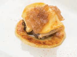 Embolic de botifarró amb poma i ceba caramel·litzada.