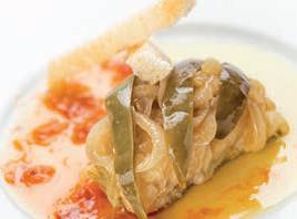 Bacallà amb ceba i pebrot confitat, i melmelada de tomàquet.