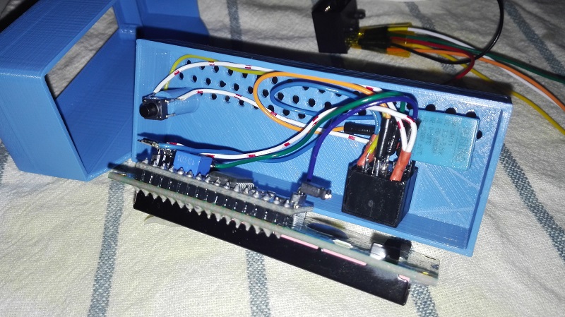 La conexión con el display es a través de un cable de red rj45