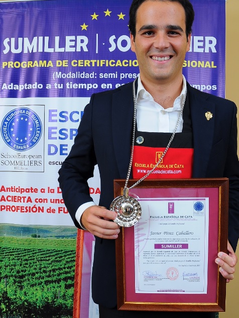Sumiller graduado en Escuela Española de Cata
