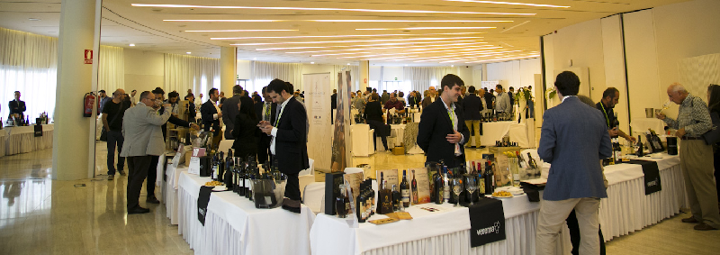 Experimentando olores y sabores en el Salón de Vinos Especiales