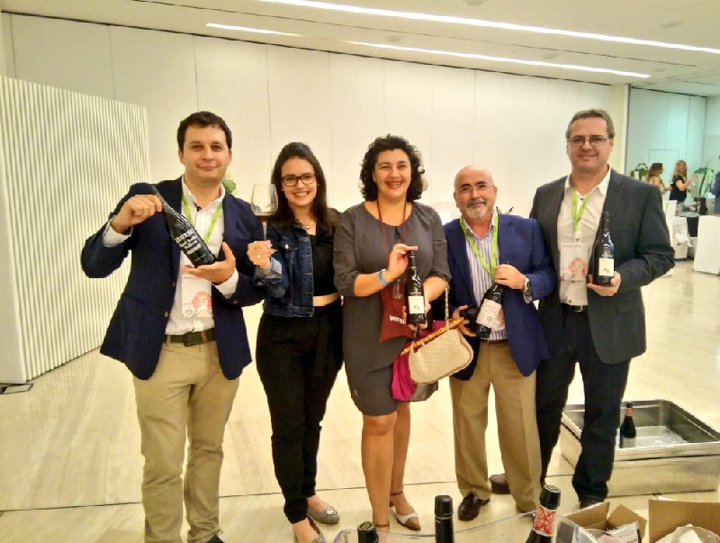 Foto de: Devinos con Alicia, con Bodegas Lustau y @alabonfranquet
