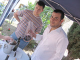 Freddy Torres sirviendo su Terram 2005