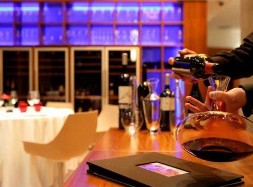 Syrah Restaurant Esmero en el servicio del vino