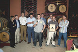 Recogida del premio por parte de la Peña El Sarmiento
