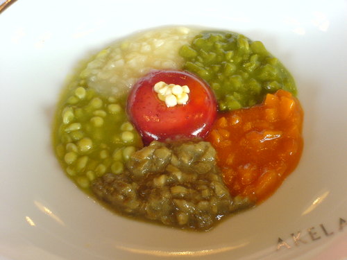 Restaurante Akelarre Falso risotto de verduras. Yema remolacha
